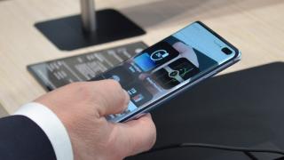 Samsung Galaxy S10 și Galaxy S10+ vin cu o folie de protecție aplicată peste ecran din fabrică
