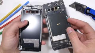 Samsung Galaxy S10 este disecat şi de JerryRigEverything; Iată cum stăm cu cititorul ultrasonic de amprente şi noul heat pipe (Video)