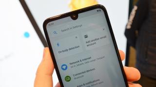 MWC 2019: Nokia 3.2 - Prezentare hands-on a unui telefon de buget cu ecran generos, buton Google Assistant (Video)