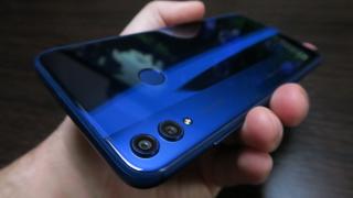 Huawei Honor 8X: Design sexy, aminteşte de un Sony Cybershot