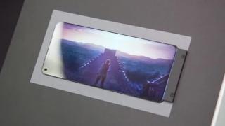 AU Optronics lansează un display de 6.2 inch cu orificiu minuscul pentru cameră, de doar 4.2 mm