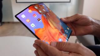 Huawei Mate X primeşte în sfârşit un hands-on real; Iată cum arată telefonul pliabil (Video)