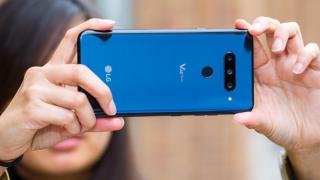 Preț și disponibilitate LG V40 ThinQ în România