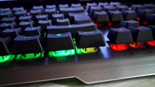 Mini Turul Magazinelor #64: Combo gaming la super preţ cu joc, tastatură şi mouse, blender + aparat cu aburi resigilat şi alte bunătăți