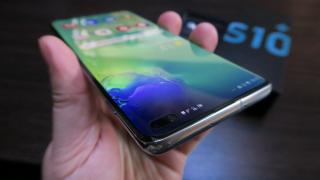 Samsung Galaxy S10+: Design polarizant, dar un final de trilogie reuşit în opinia noastă