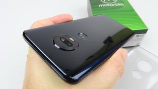 Motorola Moto G7 Plus Unboxing: scoatem din cutie singurul telefon midrange cu filmare 4K selfie (Video)