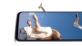 Samsung confirmă ecranul fără decupaje destinat lui Galaxy A90; Va avea o cameră selfie periscop