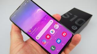 Samsung Galaxy S10e Unboxing + mini review: incredibil de compact, poate subestimat (Video)