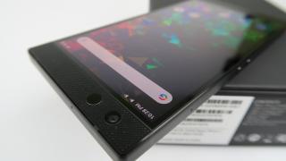Razer Phone 2 + Razer Hammerhead USB-C ANC Unboxing: primul contact cu telefonul de gaming cu ecran de 120 Hz, plus căştile USB Type-C (Video)