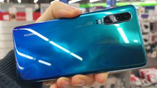 Huawei P30 hands-on review: mai mic, mai comod, sexy pe nuanţa Aurora + zoom-ul de până la 30X pus la treabă (Video)
