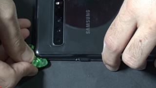 Samsung Galaxy S10 5G are un conector misterios la interior; Iată disecţia sa! (Video)
