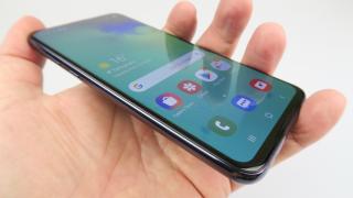 Samsung Galaxy S10e: Design mignon, perfect mulat pe palmă