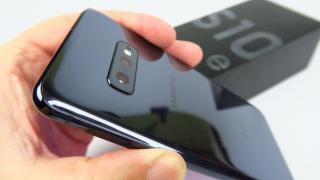 Samsung Galaxy S10e: Hardware cu miezul lui S10 viu şi nevătămat