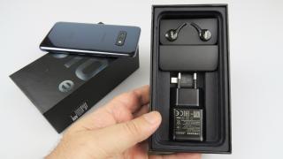 Samsung Galaxy S10e: Baterie mulțumitoare pentru aşa un corp compact