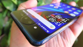 Vivo NEX Dual Display: Design polarizant cu siguranţă, în special inelul din spate