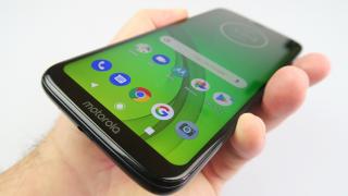 Motorola Moto G7 Power: Design destul de similar cu predecesorii, comod la utilizarea cu o mână