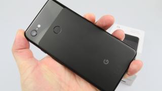 Google Pixel 3 XL: Design urâţel, monoton şi repetitiv