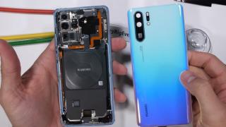 Huawei P30 Pro este în sfârşit desfăcut pentru a vedea care e treaba cu periscopul camerei cu zoom optic 5X (Video)