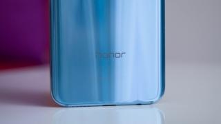 Honor ar fi pierdut un smartphone prototip în tren; Oferă 5000 euro recompensă celui care găsește și returnează device-ul