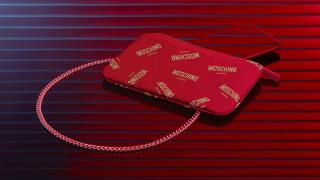 Honor 20 va avea şi o versiune Moschino, care debutează luna viitoare alături de accesorii elegante