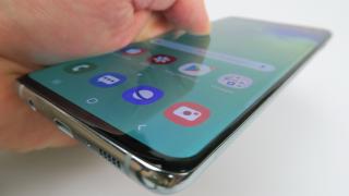 Ultimul update sosit pe Galaxy S10 aduce îmbunătățiri și la nivel de autonomie