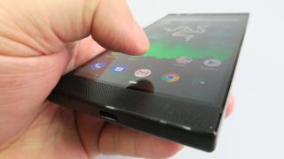 Razer Phone 2: Display albicios, lăptos, 120 Hz nu ajung
