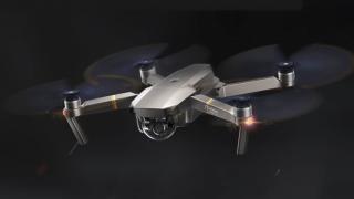Drona Dji Mavic Pro Platinum primește un discount atractiv pe TomTop.com; Vine cu extra accesorii la pachet și filmează 4K