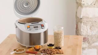 Turul Magazinelor #559: 2 telefoane de gaming la reducere, multicooker Philips, trotinetă şi aspirator robot