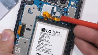 Înlocuirea bateriei lui LG G8 ThinQ se dovește a fi problematică; Iată disecția lui JerryRigEverything