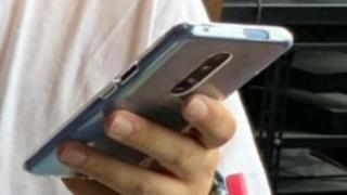OnePlus 7 Pro bifează o ultimă apariție înaintea lansării de mâine; Vedem o fotografie și accesorii oficiale