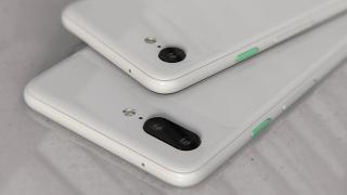 Google Pixel 4 și Pixel 4 XL se lasă admirate în noi randări concept, cu decupaje bulină în ecran pentru camera selfie