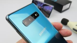 [UPDATE: Actualizarea se distribuie acum în România] Samsung Galaxy S10 primește un "Night Mode" îmbunătățit și captură Live Focus cu senzorul telephoto