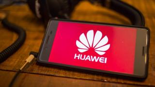 Interdicția impusă de SUA celor de la Huawei va afecta serios vânzările de telefoane; Picaj de 24% la capitolul livrări în 2019 pentru chinezi
