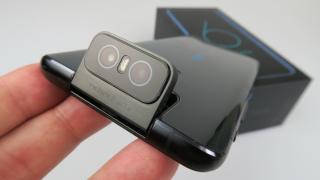 ASUS ZenFone 6 Unboxing: scoatem din cutie primul telefon cu cameră rabatabilă care are sens (Video)