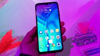 Honor 20 Lite hands-on review: un soi de Mate 20 Lite cu 3 camere, culori mai vii