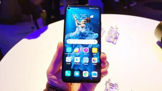 Honor 20 hands-on review: dotări de flagship la 499 de euro, cameră Macro și design 3D holografic