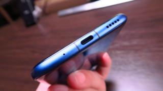Honor View 20: Acustică cu difuzor singular, dar cu paleta completă de note muzicale