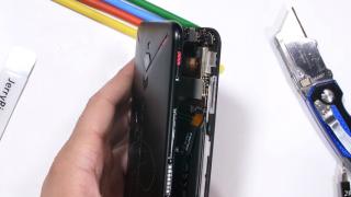 Telefonul de gaming Nubia Red Magic 3 chiar are un ventilator la interior; Iată o disecţie marca JerryRigEverything (Video)