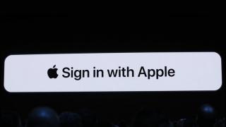 Apple va obliga dezvoltatorii iOS să folosească noua opţiune de autentificare cu Apple ID: Sign in With Apple