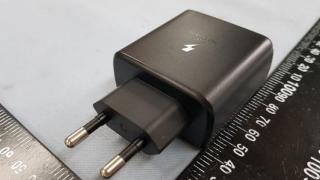 Presupusul încărcător destinat lui Galaxy Note 10 apare fotografiat; Oferă alimentare rapidă la 45W