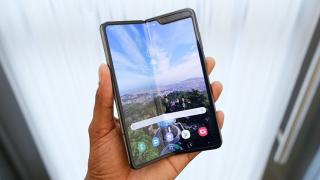 AT&T anulează toate precomenzile lui Galaxy Fold, oferă un voucher de 100 de dolari clienților