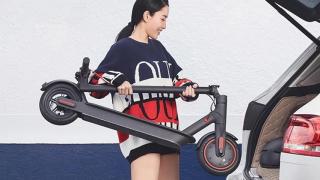 Trotineta electrică Xiaomi Mijia Scooter Pro bifează un discount pe TomTop; Are autonomie de 45 km și se livrează din depozitul european