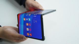 Samsung ar putea lansa un smartphone pliabil similar lui Mate X în perioada următoare; Ar sosi în magazine mai devreme decât telefonul Huawei