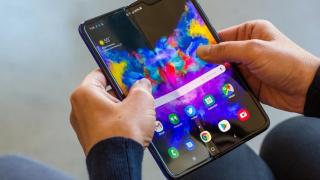 Samsung ar fi rezolvat problemele cu protecţia de ecran a lui Galaxy Fold plus alte defecte; Iată cum