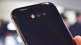 Huawei Mate 30 ar putea sosi cu un corp unibody din sticlă, fără orificii şi butoane