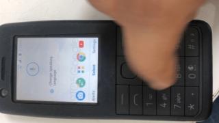 Un feature-phone Nokia ce rulează Android apare fotografiat online; Are și cameră frontală