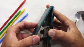 Oppo Reno este disecat pentru a ne arăta cum funcţionează camera pop up oblică (Video)