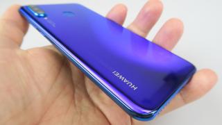Huawei P30 Lite: Design albastru-mov-verde care va cuceri orice estet