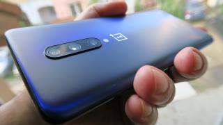 OnePlus 7 Pro: Design frosted, arată brici şi e construit premium