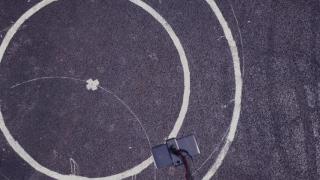 Cineva a aruncat un Samsung Galaxy S10+ ceramic din dronă... Aflăm dacă telefonul a supraviețuit sau nu (video)